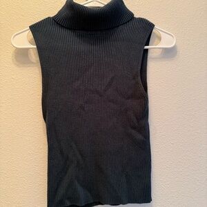 Kendall and Kylie sleeveless turtleneck - size M